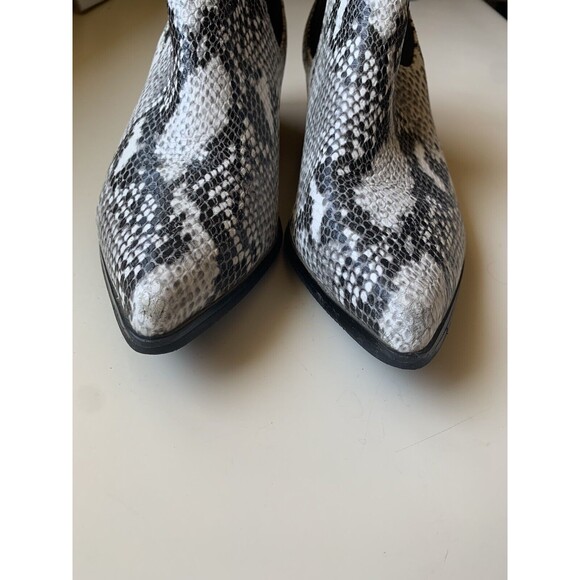 Blondo Womens Emelia Waterproof Black White Snake Print Ankle Booties Size 8M - Picture 9 of 11